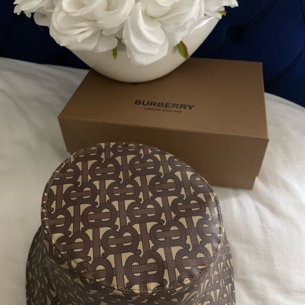 Burberry bucket hat - Picture 7 of 9